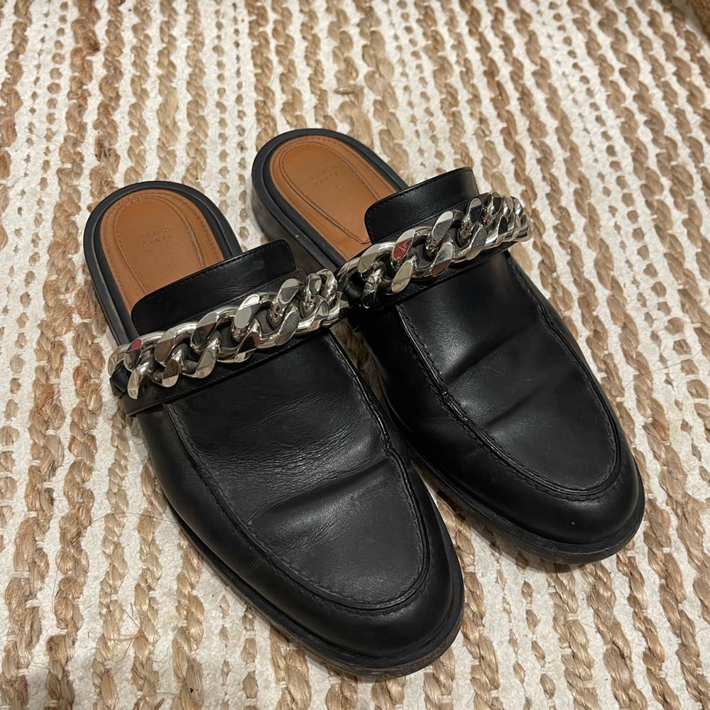 Givenchy Chain leather Loafer